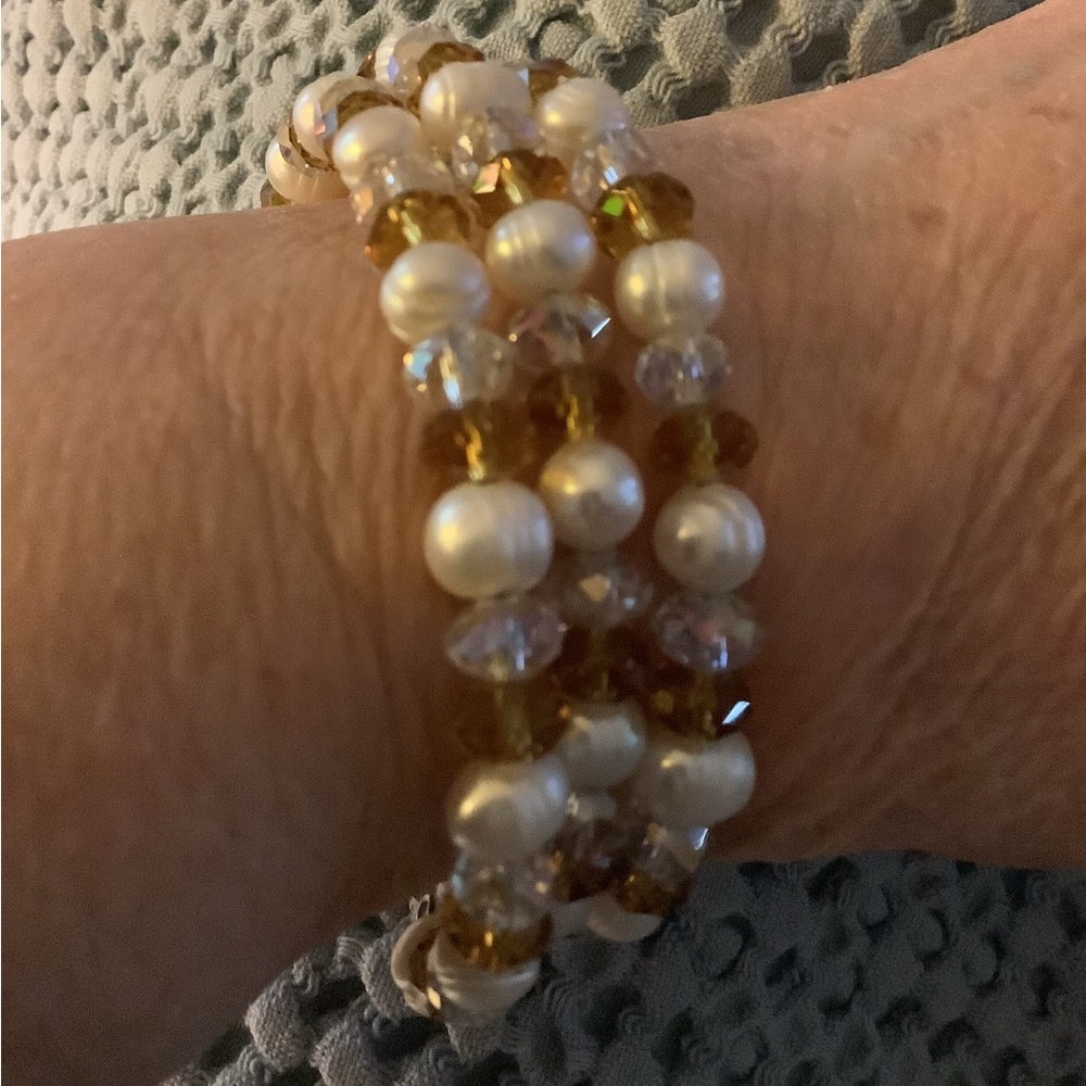 Pearl & Rhinestone stretch Coil bracelet